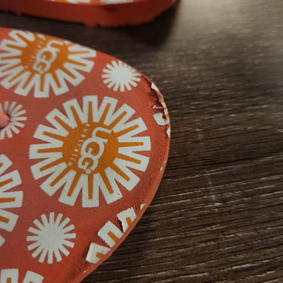 UGG Flip Flops - Picture 5 of 7